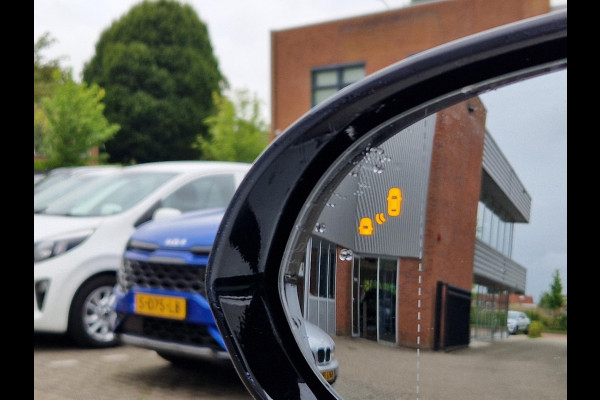 Kia e-Niro ExecutiveLine 64 kWh | 1e Eigenaar | Open Dak | LED | RMC Trekhaak | JBL | Stoelventilatie | Kia e-Niro ExecutiveLine 64 kWh | 1e Eigenaar | Open Dak | LED | RMC Trekhaak | JBL | Stoelventilatie |