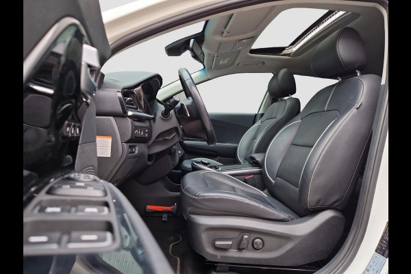 Kia e-Niro ExecutiveLine 64 kWh | 1e Eigenaar | Open Dak | LED | RMC Trekhaak | JBL | Stoelventilatie | Kia e-Niro ExecutiveLine 64 kWh | 1e Eigenaar | Open Dak | LED | RMC Trekhaak | JBL | Stoelventilatie |