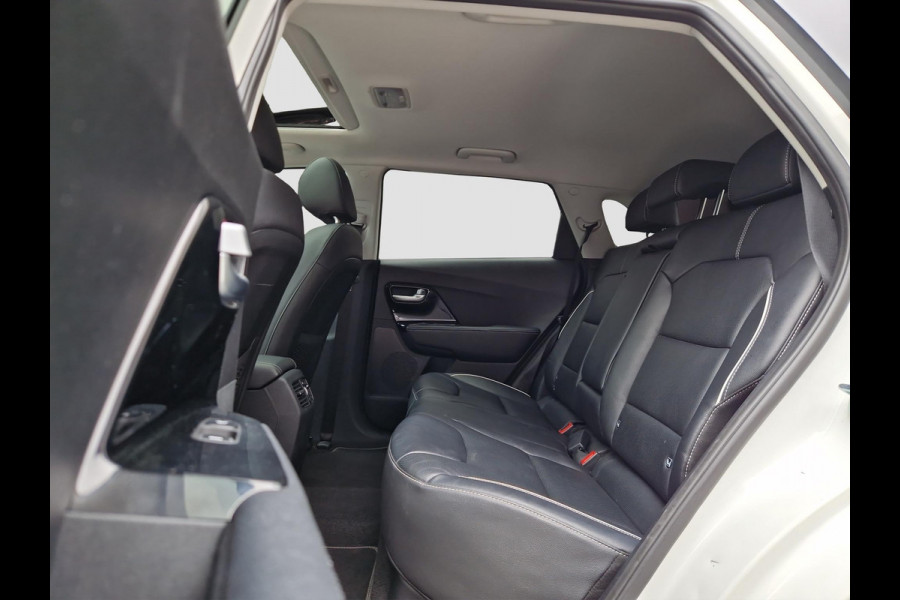 Kia e-Niro ExecutiveLine 64 kWh | 1e Eigenaar | Open Dak | LED | RMC Trekhaak | JBL | Stoelventilatie | Kia e-Niro ExecutiveLine 64 kWh | 1e Eigenaar | Open Dak | LED | RMC Trekhaak | JBL | Stoelventilatie |