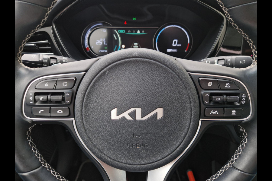 Kia e-Niro ExecutiveLine 64 kWh | 1e Eigenaar | Open Dak | LED | RMC Trekhaak | JBL | Stoelventilatie | Kia e-Niro ExecutiveLine 64 kWh | 1e Eigenaar | Open Dak | LED | RMC Trekhaak | JBL | Stoelventilatie |