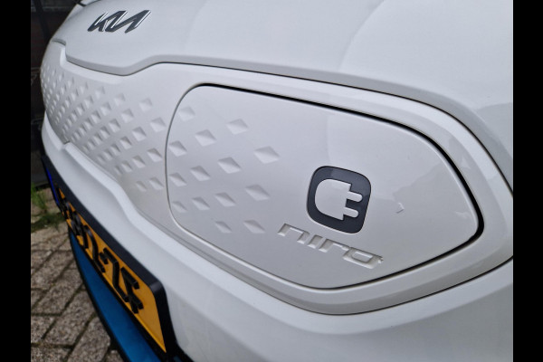 Kia e-Niro ExecutiveLine 64 kWh | 1e Eigenaar | Open Dak | LED | RMC Trekhaak | JBL | Stoelventilatie | Kia e-Niro ExecutiveLine 64 kWh | 1e Eigenaar | Open Dak | LED | RMC Trekhaak | JBL | Stoelventilatie |