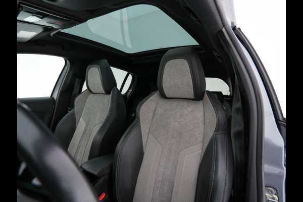 Peugeot e-208 EV GT-Line 350 50 kWh (INCL-BTW) *PANO | FULL-LED | DIGI-COCKPIT | BLINDSPOT | CAMERA | LEATHER-ALCANTARA | AMBIENT-LIGHT | NAVI-FULLMAP | LANE-ASSIST | KEYLESS | DAB | CCS-FASTLOADER | HEATED-SPORTSEATS | 17"ALU