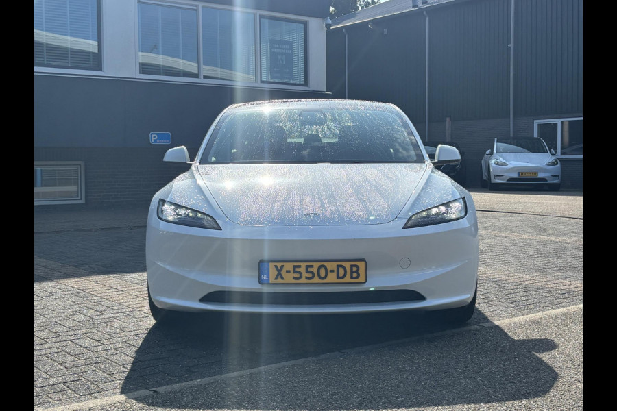 Tesla Model 3 Long Range AWD 78 kWh VAN: 44.900,- VOOR 41.877,- UW HERSFTVOORDEEL: 3.023,- euro. 1e Eigenaar | Origineel NL | BTW-Verrekenbaar | Fabrieksgarantie t/m 2027|