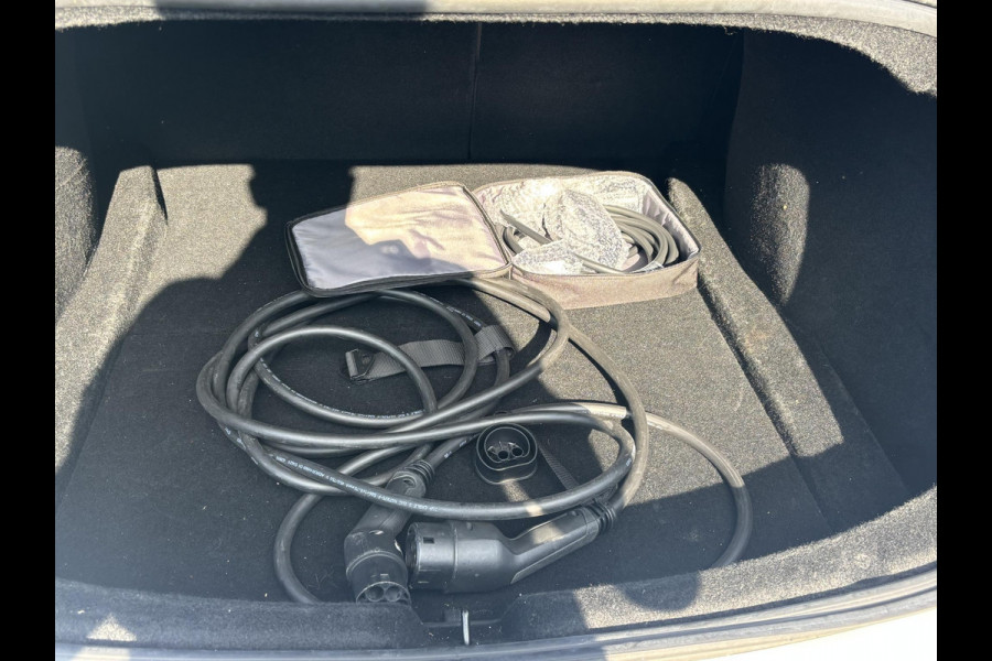 Tesla Model 3 Long Range AWD 78 kWh VAN: 44.900,- VOOR 41.877,- UW HERSFTVOORDEEL: 3.023,- euro. 1e Eigenaar | Origineel NL | BTW-Verrekenbaar | Fabrieksgarantie t/m 2027|