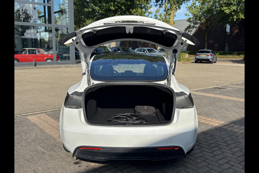 Tesla Model 3 Long Range AWD 78 kWh VAN: 44.900,- VOOR 41.877,- UW HERSFTVOORDEEL: 3.023,- euro. 1e Eigenaar | Origineel NL | BTW-Verrekenbaar | Fabrieksgarantie t/m 2027|