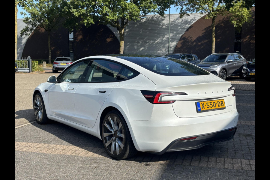 Tesla Model 3 Long Range AWD 78 kWh VAN: 44.900,- VOOR 41.877,- UW HERSFTVOORDEEL: 3.023,- euro. 1e Eigenaar | Origineel NL | BTW-Verrekenbaar | Fabrieksgarantie t/m 2027|