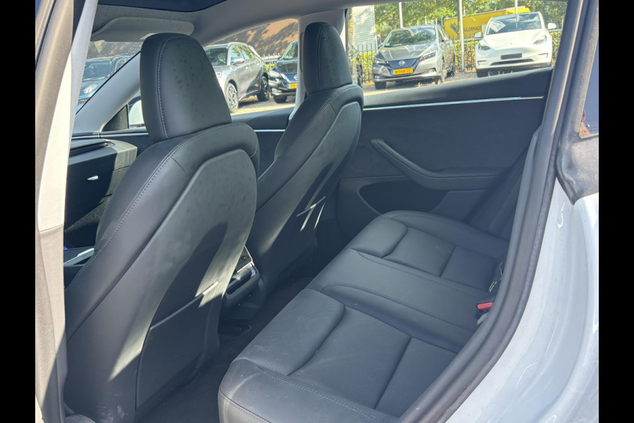 Tesla Model 3 Long Range AWD 78 kWh VAN: 44.900,- VOOR 41.877,- UW HERSFTVOORDEEL: 3.023,- euro. 1e Eigenaar | Origineel NL | BTW-Verrekenbaar | Fabrieksgarantie t/m 2027|