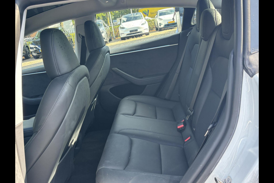 Tesla Model 3 Long Range AWD 78 kWh VAN: 44.900,- VOOR 41.877,- UW HERSFTVOORDEEL: 3.023,- euro. 1e Eigenaar | Origineel NL | BTW-Verrekenbaar | Fabrieksgarantie t/m 2027|