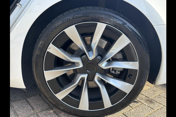 Tesla Model 3 Long Range AWD 78 kWh VAN: 44.900,- VOOR 41.877,- UW HERSFTVOORDEEL: 3.023,- euro. 1e Eigenaar | Origineel NL | BTW-Verrekenbaar | Fabrieksgarantie t/m 2027|