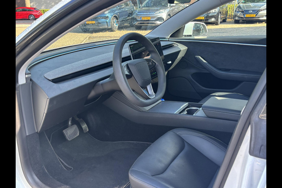 Tesla Model 3 Long Range AWD 78 kWh VAN: 44.900,- VOOR 41.877,- UW HERSFTVOORDEEL: 3.023,- euro. 1e Eigenaar | Origineel NL | BTW-Verrekenbaar | Fabrieksgarantie t/m 2027|