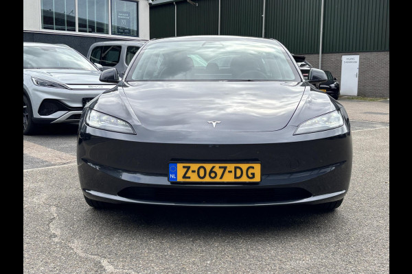 Tesla Model 3 RWD 60 kWh VAN: 38.900,- VOOR: 36.440,- UW HERFSTVOORDEEL: 2.460,- | ORIG. NL | 1E EIGENAAR | VOLLEDIGE TESLA GARANTIE T/M 03-2028/80.000KM | AANDRIJFLIJN EN ACCU T/M 03-2032 OF 160.000KM