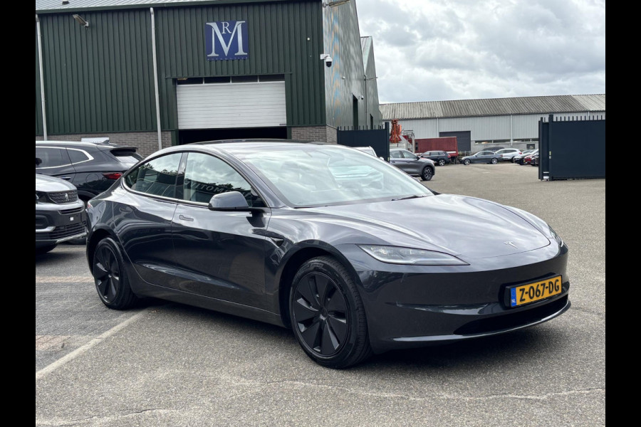 Tesla Model 3 RWD 60 kWh VAN: 38.900,- VOOR: 36.440,- UW HERFSTVOORDEEL: 2.460,- | ORIG. NL | 1E EIGENAAR | VOLLEDIGE TESLA GARANTIE T/M 03-2028/80.000KM | AANDRIJFLIJN EN ACCU T/M 03-2032 OF 160.000KM