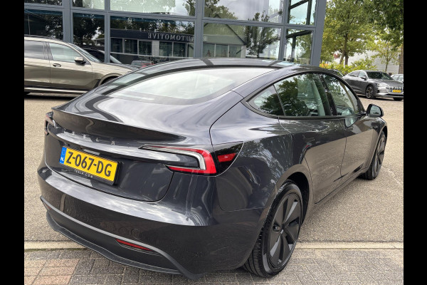 Tesla Model 3 RWD 60 kWh VAN: 38.900,- VOOR: 36.440,- UW HERFSTVOORDEEL: 2.460,- | ORIG. NL | 1E EIGENAAR | VOLLEDIGE TESLA GARANTIE T/M 03-2028/80.000KM | AANDRIJFLIJN EN ACCU T/M 03-2032 OF 160.000KM