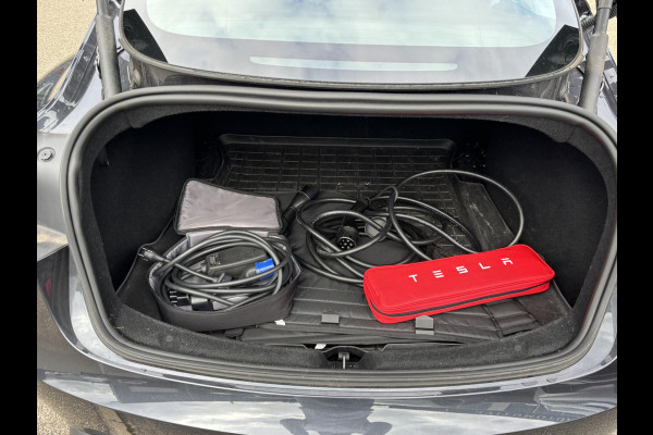 Tesla Model 3 RWD 60 kWh VAN: 38.900,- VOOR: 36.440,- UW HERFSTVOORDEEL: 2.460,- | ORIG. NL | 1E EIGENAAR | VOLLEDIGE TESLA GARANTIE T/M 03-2028/80.000KM | AANDRIJFLIJN EN ACCU T/M 03-2032 OF 160.000KM