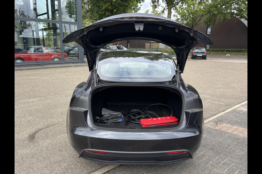 Tesla Model 3 RWD 60 kWh VAN: 38.900,- VOOR: 36.440,- UW HERFSTVOORDEEL: 2.460,- | ORIG. NL | 1E EIGENAAR | VOLLEDIGE TESLA GARANTIE T/M 03-2028/80.000KM | AANDRIJFLIJN EN ACCU T/M 03-2032 OF 160.000KM