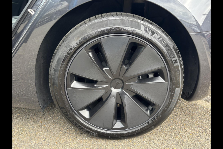 Tesla Model 3 RWD 60 kWh VAN: 38.900,- VOOR: 36.440,- UW HERFSTVOORDEEL: 2.460,- | ORIG. NL | 1E EIGENAAR | VOLLEDIGE TESLA GARANTIE T/M 03-2028/80.000KM | AANDRIJFLIJN EN ACCU T/M 03-2032 OF 160.000KM