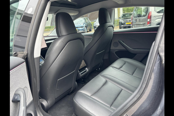 Tesla Model 3 RWD 60 kWh VAN: 38.900,- VOOR: 36.440,- UW HERFSTVOORDEEL: 2.460,- | ORIG. NL | 1E EIGENAAR | VOLLEDIGE TESLA GARANTIE T/M 03-2028/80.000KM | AANDRIJFLIJN EN ACCU T/M 03-2032 OF 160.000KM
