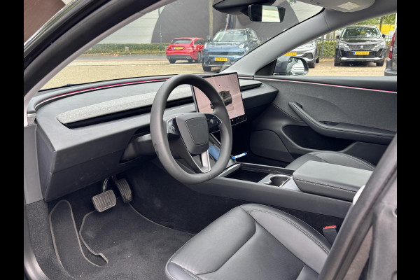 Tesla Model 3 RWD 60 kWh VAN: 38.900,- VOOR: 36.440,- UW HERFSTVOORDEEL: 2.460,- | ORIG. NL | 1E EIGENAAR | VOLLEDIGE TESLA GARANTIE T/M 03-2028/80.000KM | AANDRIJFLIJN EN ACCU T/M 03-2032 OF 160.000KM