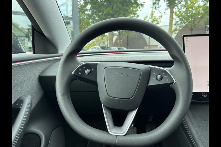 Tesla Model 3 RWD 60 kWh VAN: 38.900,- VOOR: 36.440,- UW HERFSTVOORDEEL: 2.460,- | ORIG. NL | 1E EIGENAAR | VOLLEDIGE TESLA GARANTIE T/M 03-2028/80.000KM | AANDRIJFLIJN EN ACCU T/M 03-2032 OF 160.000KM