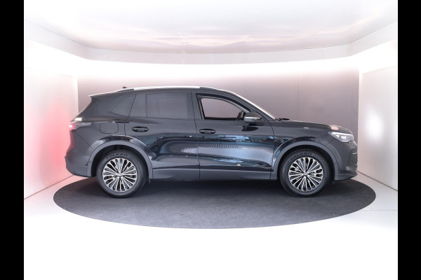 Volkswagen Tiguan 1.5 eTSI Life Edition 130 pk Automaat (DSG) | Navigatie | Elektr. trekhaak | Stoelverwarming | Parkeersensoren | 18"LM velgen  Achteruitrijcamera |