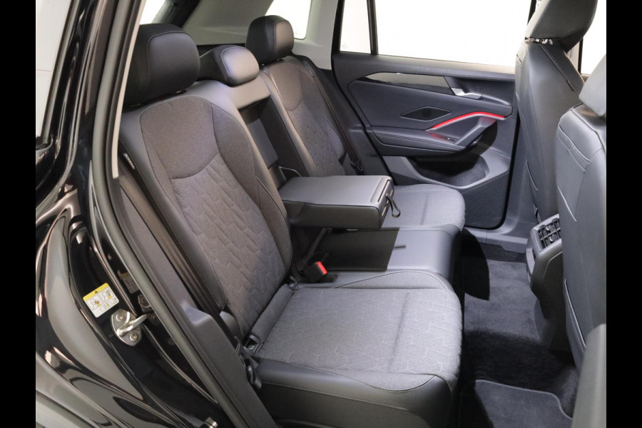 Volkswagen Tiguan 1.5 eTSI Life Edition 130 pk Automaat (DSG) | Navigatie | Elektr. trekhaak | Stoelverwarming | Parkeersensoren | 18"LM velgen  Achteruitrijcamera |