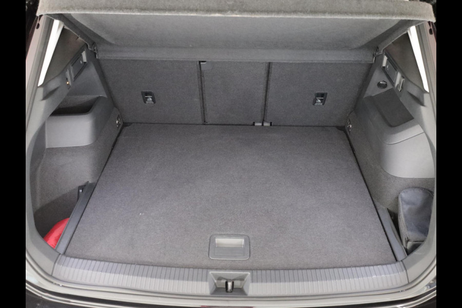 Volkswagen Tiguan 1.5 eTSI Life Edition 130 pk Automaat (DSG) | Navigatie | Elektr. trekhaak | Stoelverwarming | Parkeersensoren | 18"LM velgen  Achteruitrijcamera |