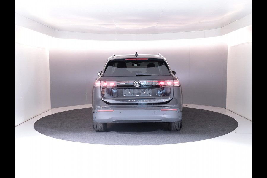 Volkswagen Tiguan 1.5 eTSI Life Edition 130 pk Automaat (DSG) | Navigatie | Elektr. trekhaak | Stoelverwarming | Parkeersensoren | 18"LM velgen  Achteruitrijcamera |