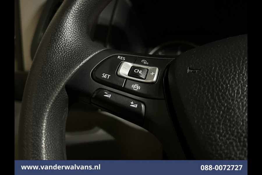 Volkswagen Crafter 2.0 TDI 141pk L3H3 L2H2 Euro6 Airco | Camera | Apple Carplay | Cruisecontrol Android Auto, Parkeersensoren, Bijrijdersbank, 3000kg Trekvermogen, zilver