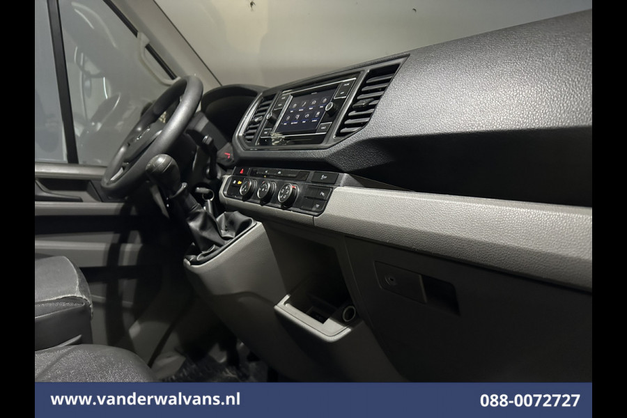 Volkswagen Crafter 2.0 TDI 141pk L3H3 L2H2 Euro6 Airco | Camera | Apple Carplay | Cruisecontrol Android Auto, Parkeersensoren, Bijrijdersbank, 3000kg Trekvermogen, zilver