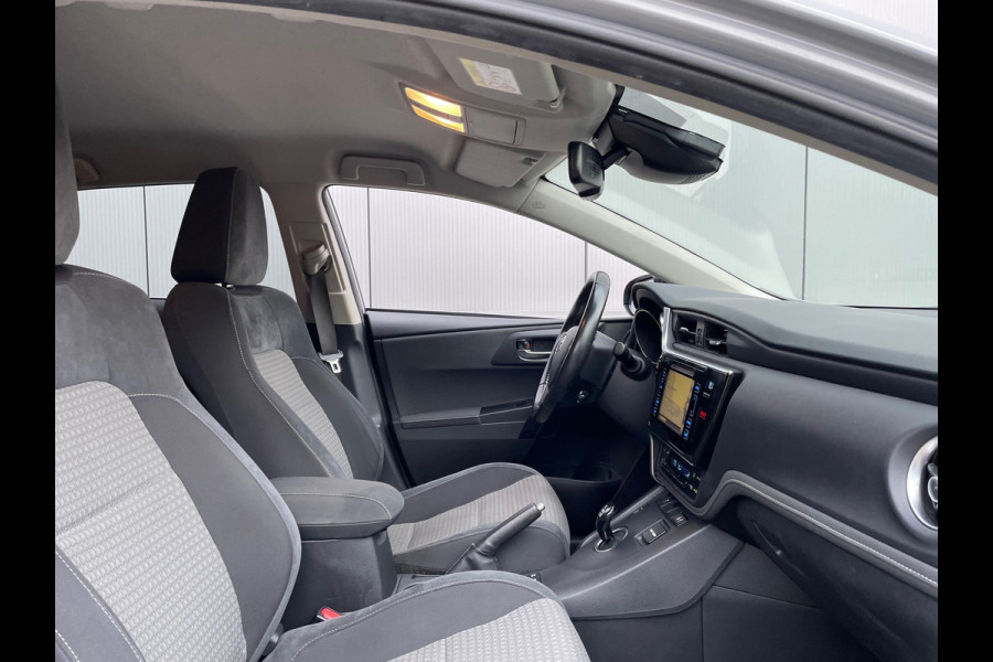 Toyota Auris 1.8 Hybrid Energy Plus / Navigatie / Trekhaak Toyota Auris 1.8 Hybrid Energy Plus / Navigatie / Trekhaak