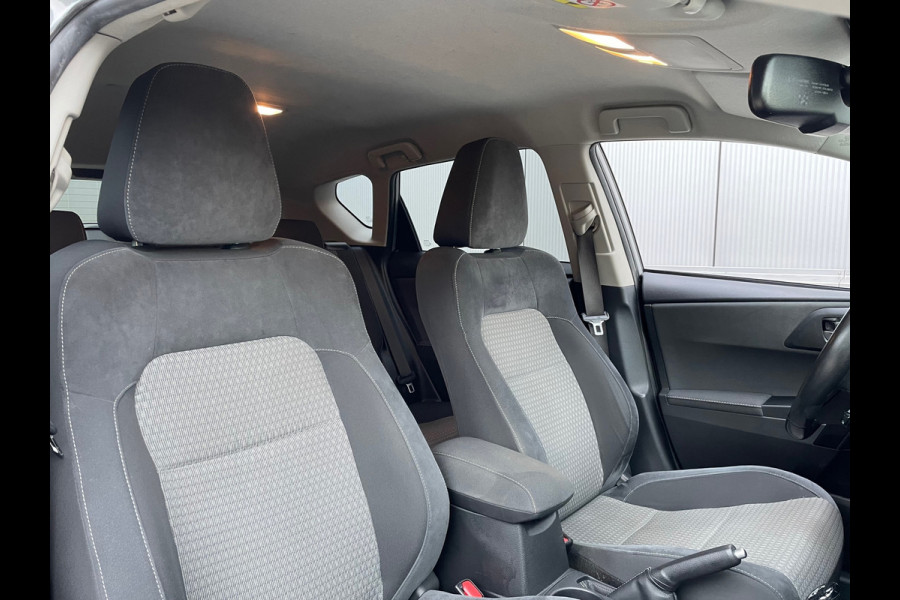 Toyota Auris 1.8 Hybrid Energy Plus / Navigatie / Trekhaak Toyota Auris 1.8 Hybrid Energy Plus / Navigatie / Trekhaak