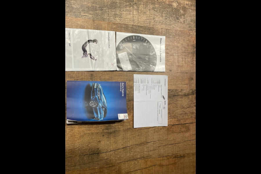 Toyota Auris 1.8 Hybrid Energy Plus / Navigatie / Trekhaak Toyota Auris 1.8 Hybrid Energy Plus / Navigatie / Trekhaak