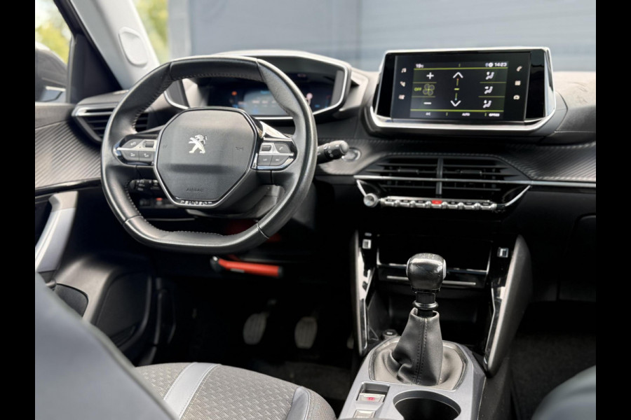 Peugeot 2008 1.2 PureTech Allure Navi,Pano,Clima,Camera,Cruise,PDC,Trekhaak,D-riem v.v. bij 48.000 km,N.A.P,APK tot 04-2026