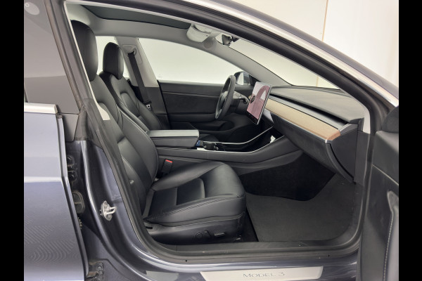 Tesla Model 3 Standard RWD Plus 60 kWh [ 3-Fase ] {SOH-86%} (INCL-BTW) Aut. *PANO | AUTO-PILOT | LUXURY-LEATHER | KEYLESS | FULL-LED | MEMORY-PACK | SURROUND-VIEW | DAB | CARPLAY | DIGI-COCKPIT | LANE-ASSIST | COMFORT-SEATS | TOWBAR | 19"ALU*