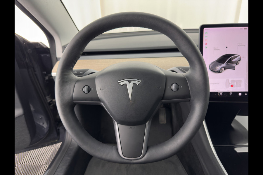 Tesla Model 3 Standard RWD Plus 60 kWh [ 3-Fase ] {SOH-86%} (INCL-BTW) Aut. *PANO | AUTO-PILOT | LUXURY-LEATHER | KEYLESS | FULL-LED | MEMORY-PACK | SURROUND-VIEW | DAB | CARPLAY | DIGI-COCKPIT | LANE-ASSIST | COMFORT-SEATS | TOWBAR | 19"ALU*