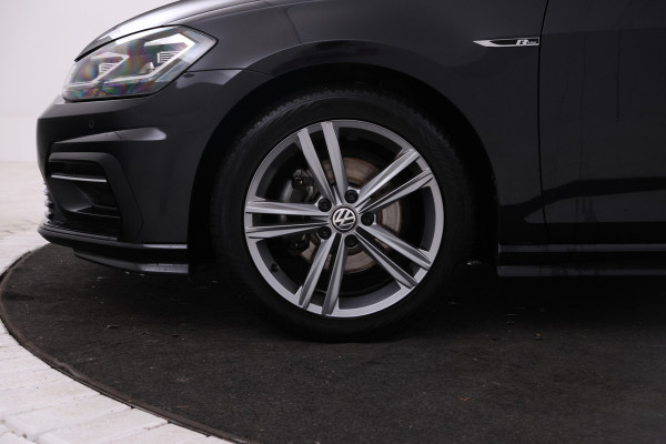 Volkswagen Golf 1.5 TSI Highline Business R Automaat, R-line, climate, Panorama dak.