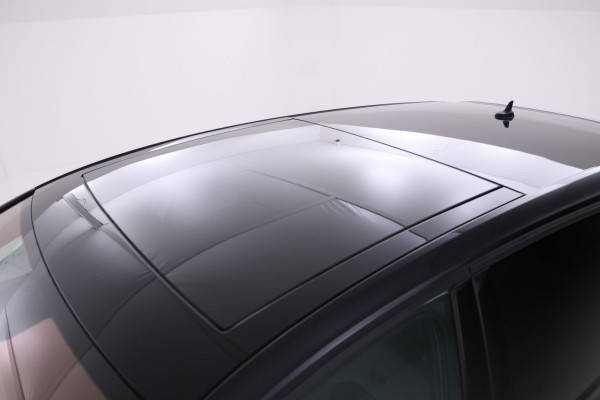 Volkswagen Golf 1.5 TSI Highline Business R Automaat, R-line, climate, Panorama dak.