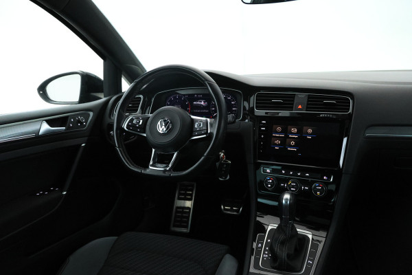 Volkswagen Golf 1.5 TSI Highline Business R Automaat, R-line, climate, Panorama dak.