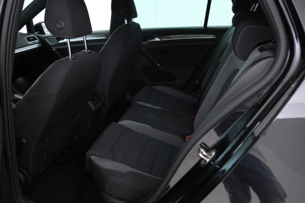 Volkswagen Golf 1.5 TSI Highline Business R Automaat, R-line, climate, Panorama dak.