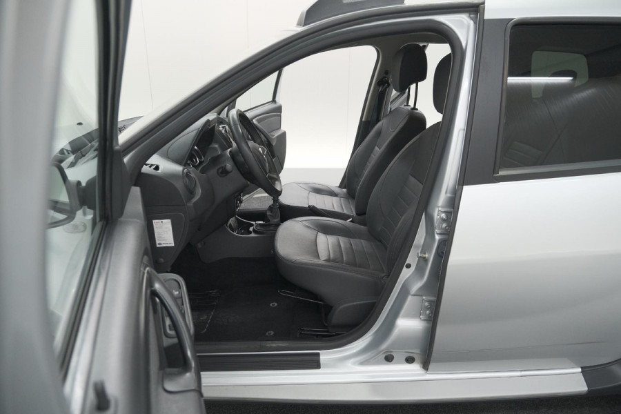 Dacia Duster TCe 120 4x2 Blackshadow | Trekhaak | Camera | Navigatie | Parkeersensoren