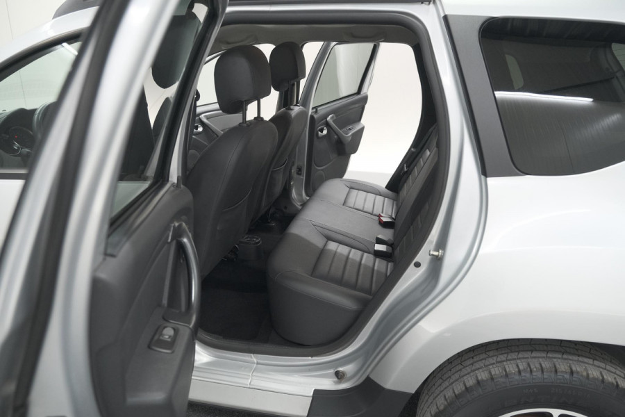 Dacia Duster TCe 120 4x2 Blackshadow | Trekhaak | Camera | Navigatie | Parkeersensoren