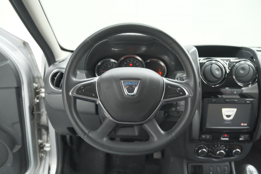Dacia Duster TCe 120 4x2 Blackshadow | Trekhaak | Camera | Navigatie | Parkeersensoren