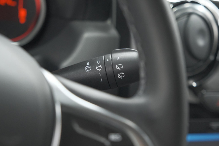 Dacia Duster TCe 120 4x2 Blackshadow | Trekhaak | Camera | Navigatie | Parkeersensoren