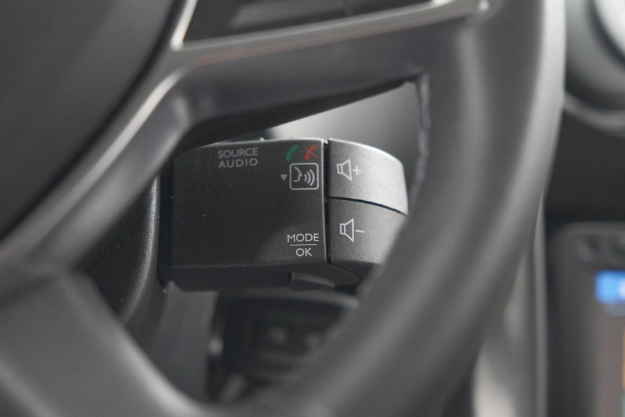 Dacia Duster TCe 120 4x2 Blackshadow | Trekhaak | Camera | Navigatie | Parkeersensoren
