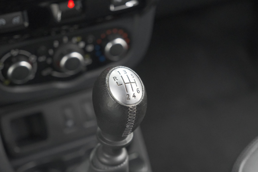 Dacia Duster TCe 120 4x2 Blackshadow | Trekhaak | Camera | Navigatie | Parkeersensoren