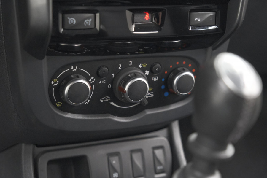 Dacia Duster TCe 120 4x2 Blackshadow | Trekhaak | Camera | Navigatie | Parkeersensoren