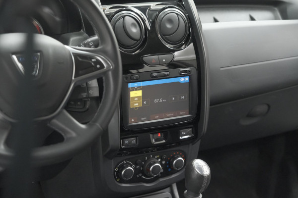 Dacia Duster TCe 120 4x2 Blackshadow | Trekhaak | Camera | Navigatie | Parkeersensoren
