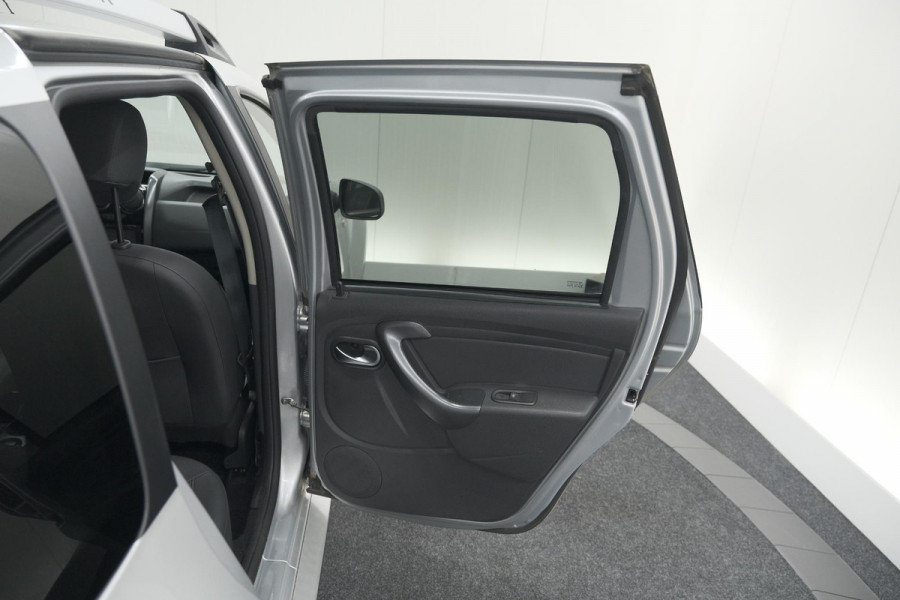 Dacia Duster TCe 120 4x2 Blackshadow | Trekhaak | Camera | Navigatie | Parkeersensoren