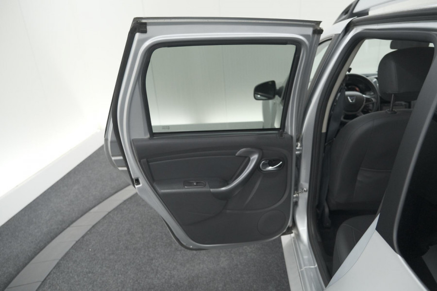 Dacia Duster TCe 120 4x2 Blackshadow | Trekhaak | Camera | Navigatie | Parkeersensoren