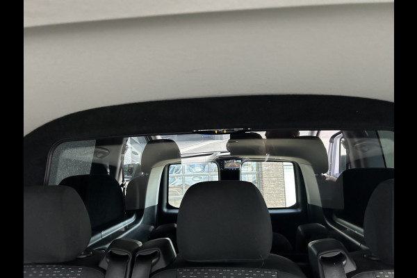 Mercedes-Benz Vito 116 CDI Extra lang / Dubbele cabine / LED / Achterdeuren / 9G-TRONIC / 2500KG Trekhaak / Camera / Parkeersensoren / Navigatie /